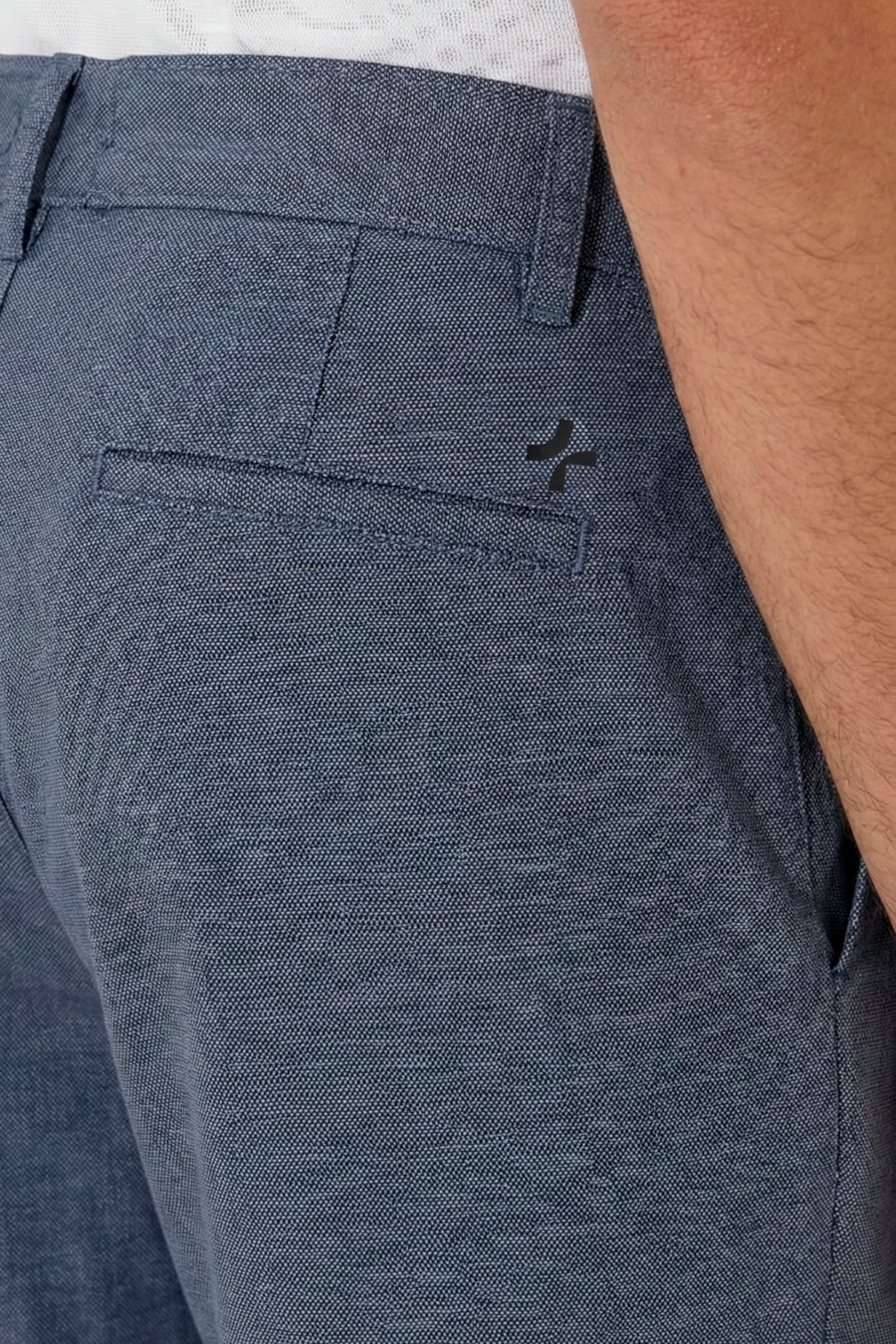 Bermuda Malha Chino Viscose Com Bolsos Azul Medio — foto 3 de 5