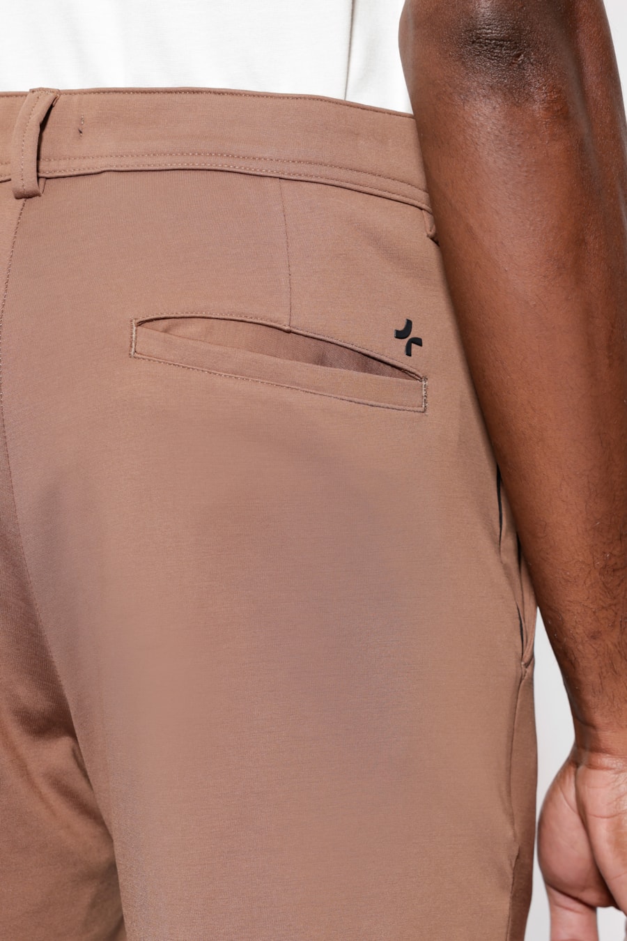 Bermuda Malha Chino Viscose Com Bolsos Charuto — foto 4 de 6