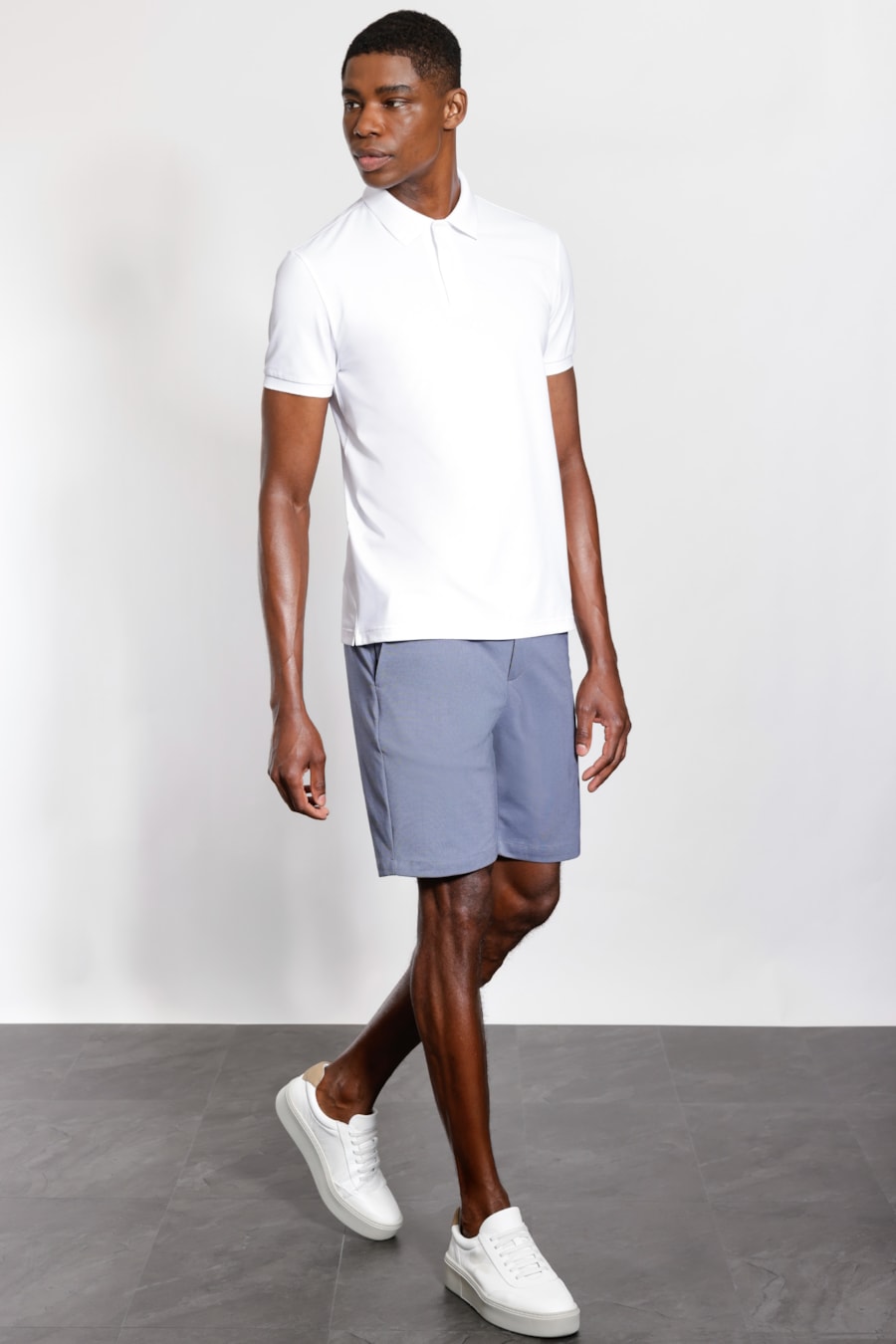 Bermuda Malha Chino Viscose Com Bolsos Marinho — foto 2 de 6