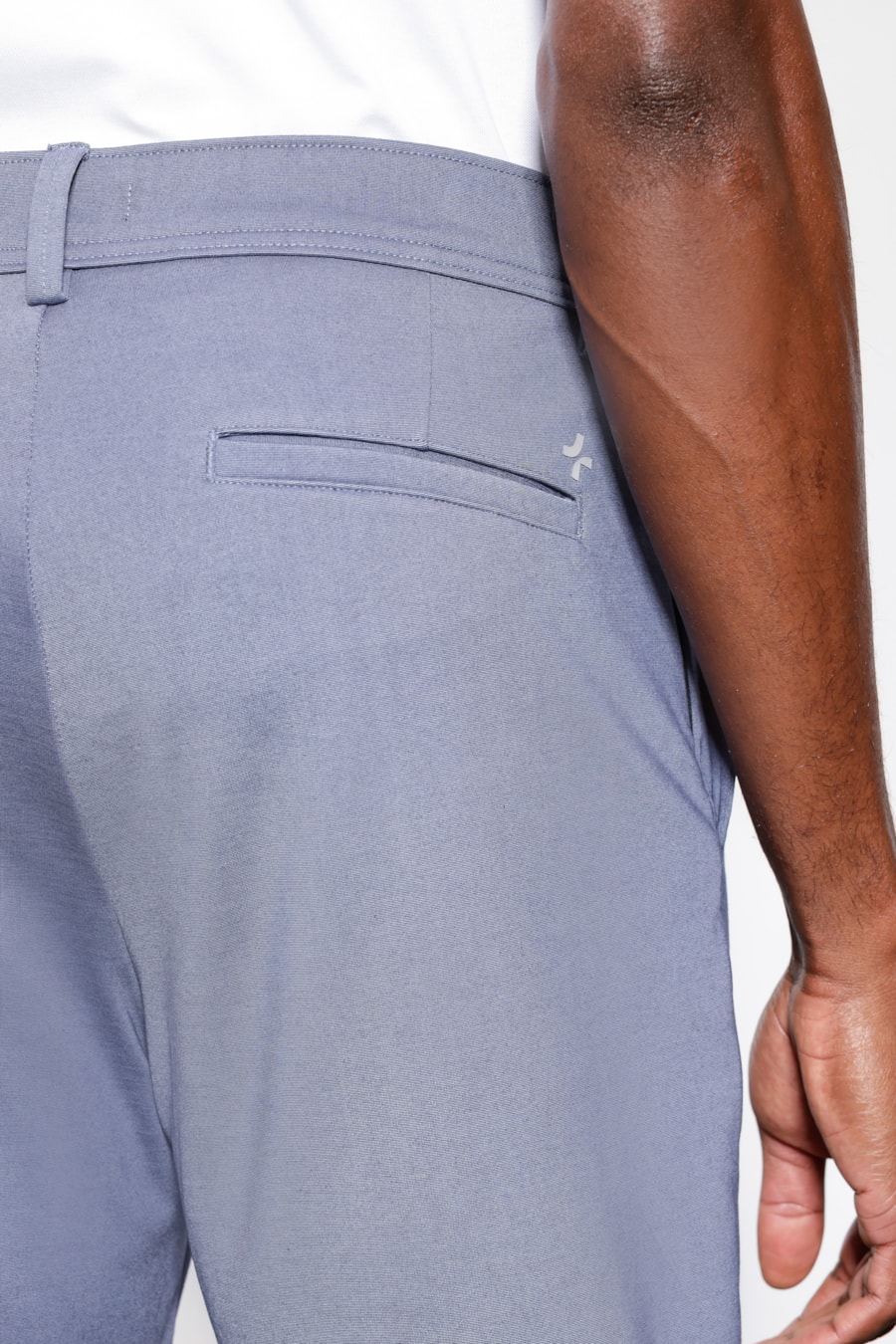 Bermuda Malha Chino Viscose Com Bolsos Marinho — foto 4 de 6