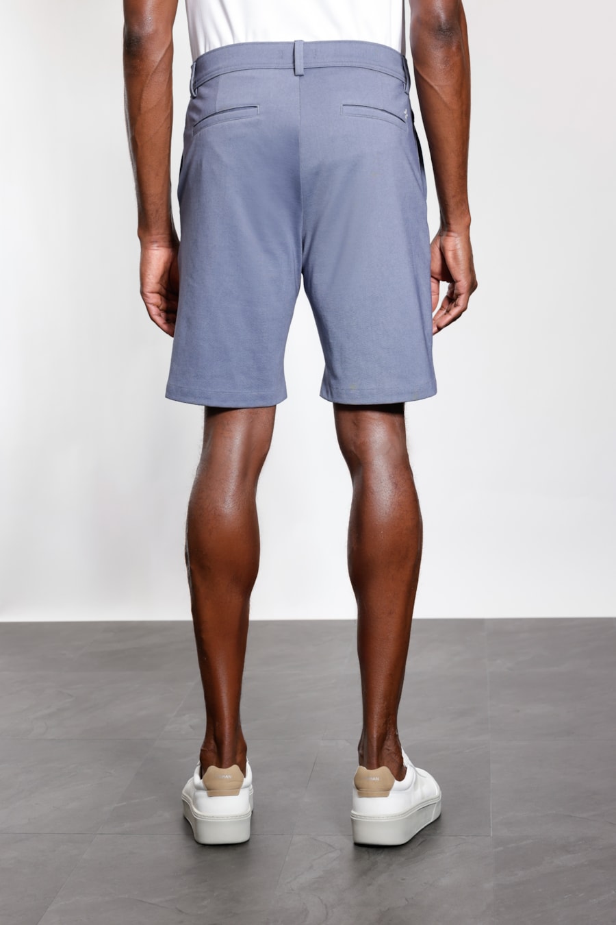 Bermuda Malha Chino Viscose Com Bolsos Marinho — foto 5 de 6