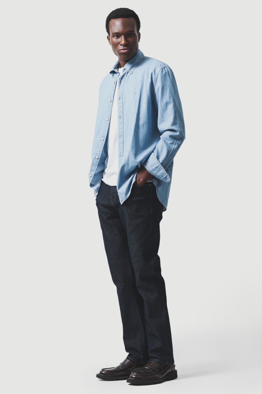 Caça Jeans Regular Amaciada Azul Escuro — foto 2 de 6