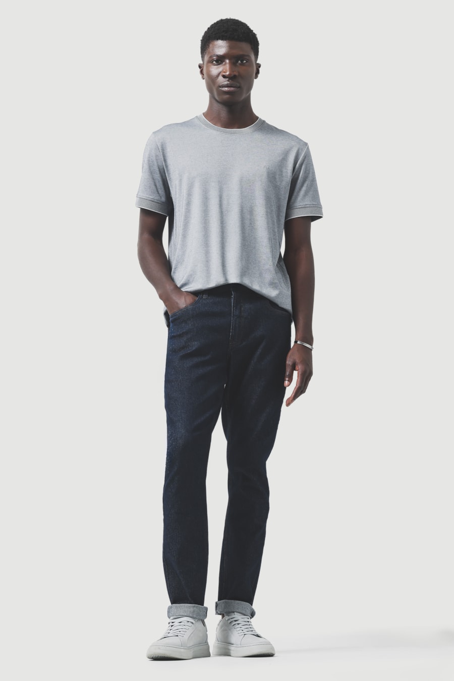 Caça Jeans Slim Amaciada Azul Escuro — foto 2 de 6