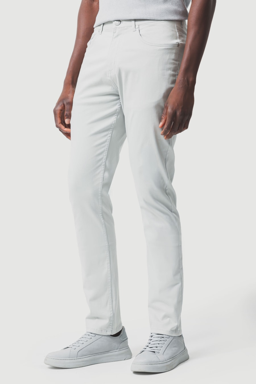 Calça 5 Pockets Slim Color Comfort Cinza Claro — foto 1 de 6