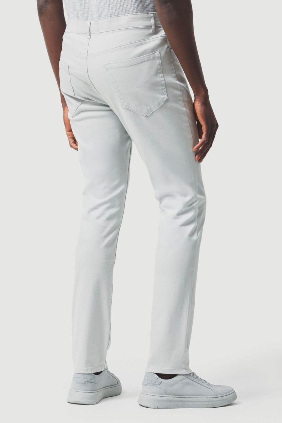Calça 5 Pockets Slim Color Comfort Cinza Claro — foto 5 de 6