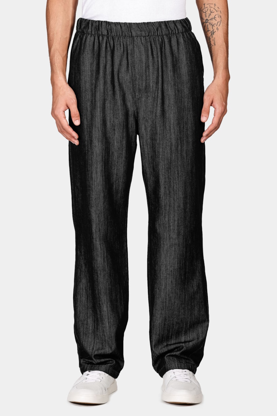 Calça Chino Ampla em Blend de Liocel Preto — foto 1 de 5