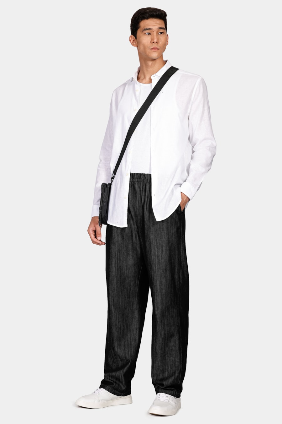 Calça Chino Ampla em Blend de Liocel Preto — foto 2 de 5