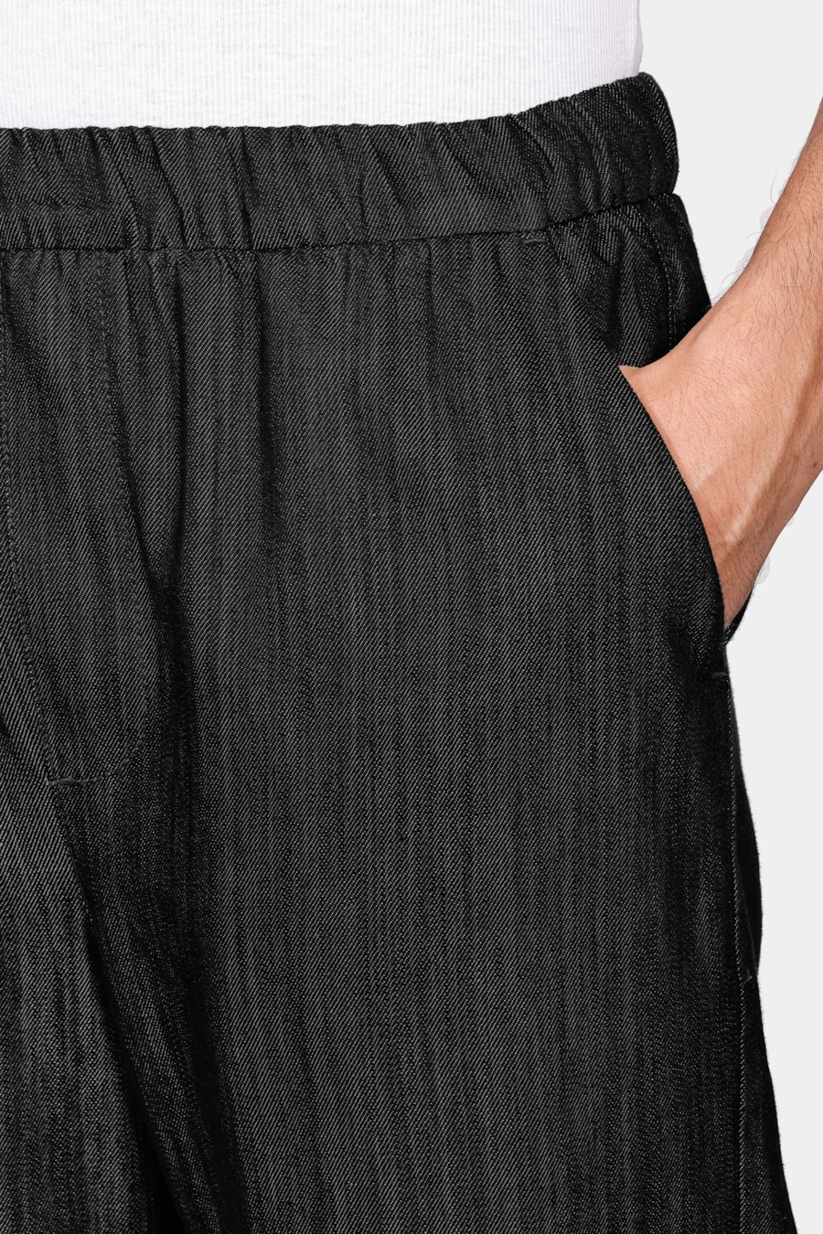 Calça Chino Ampla em Blend de Liocel Preto — foto 3 de 5