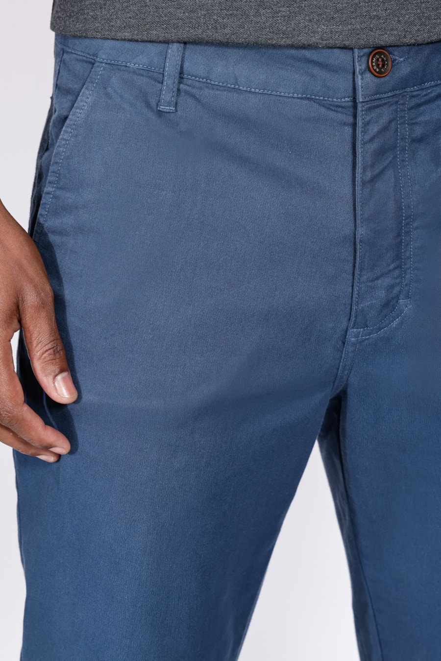 Calça Chino Básica Alumínio — foto 3 de 5