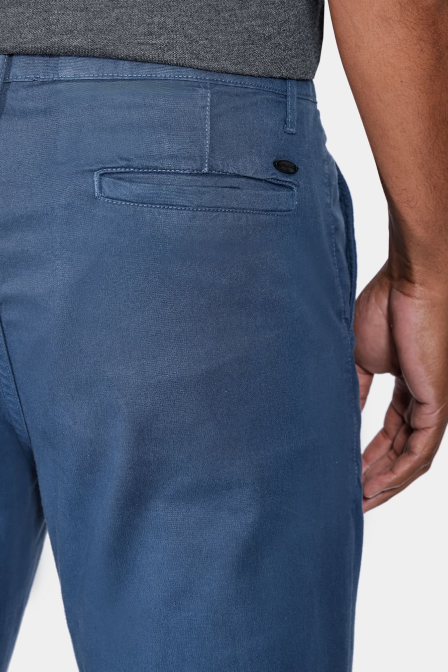 Calça Chino Básica Alumínio — foto 4 de 5