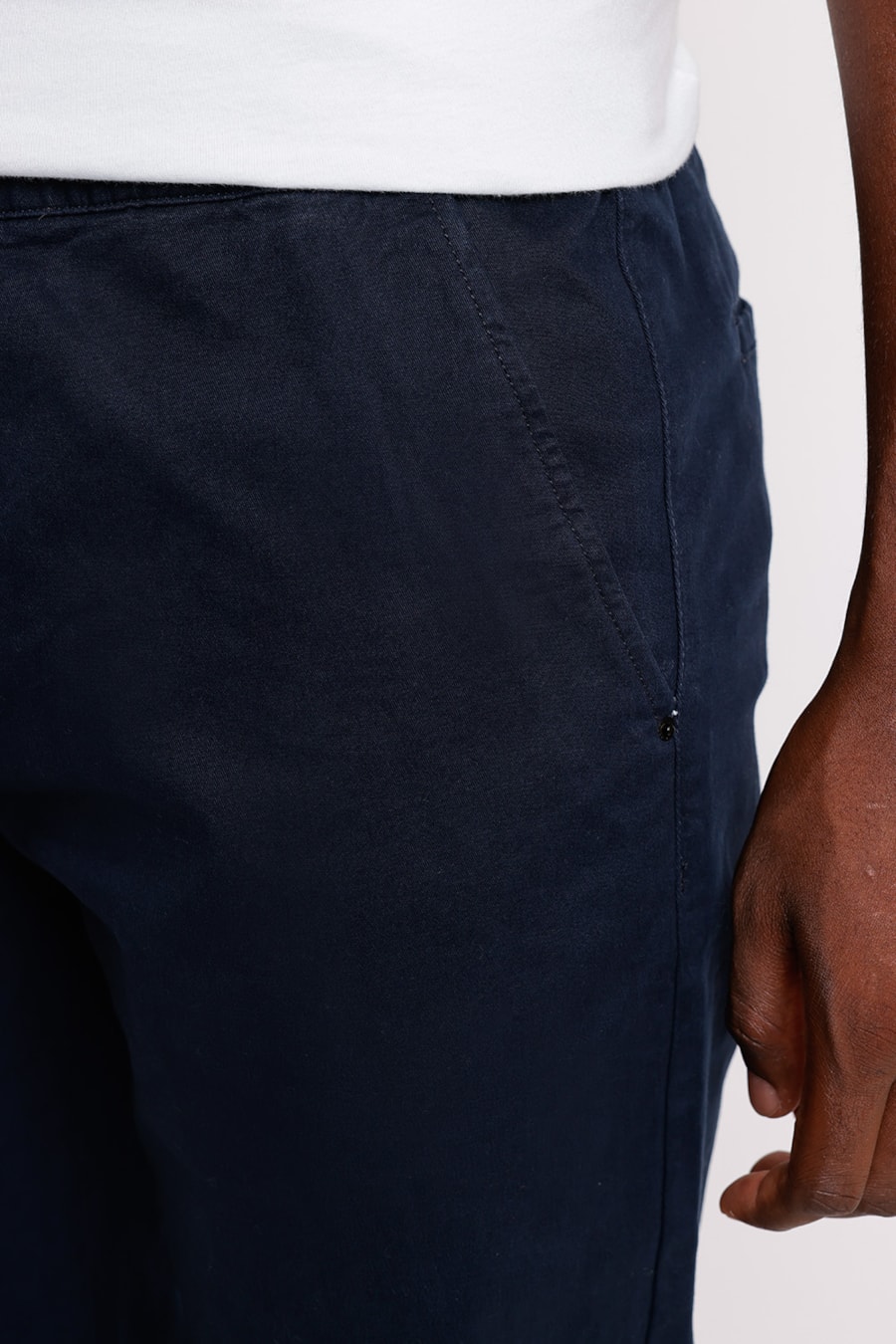 Calça Chino Bolso Faca Elástico Color Marinho — foto 1 de 3