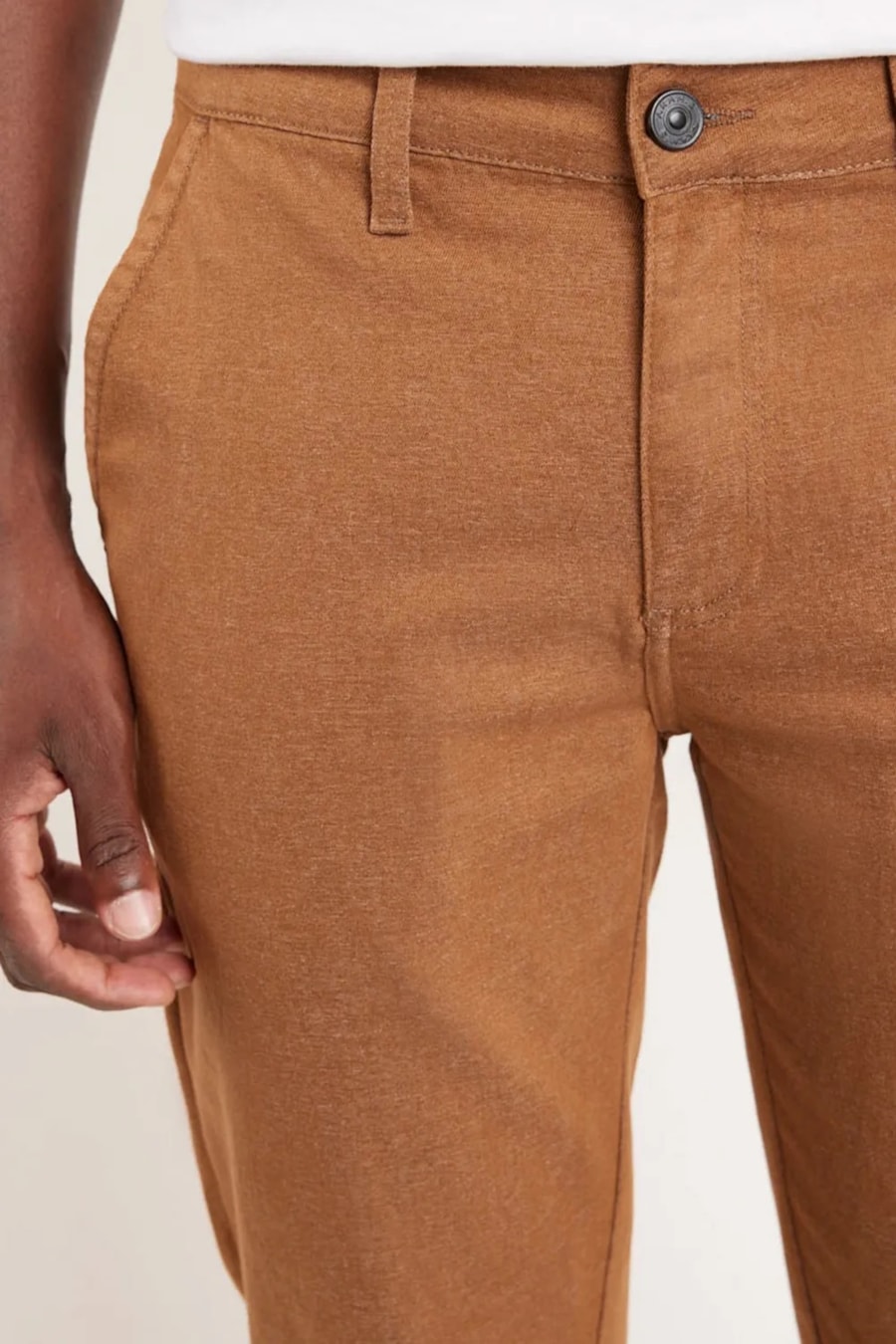 Calça Chino Bolso Faca Moline Caramelo — foto 3 de 5