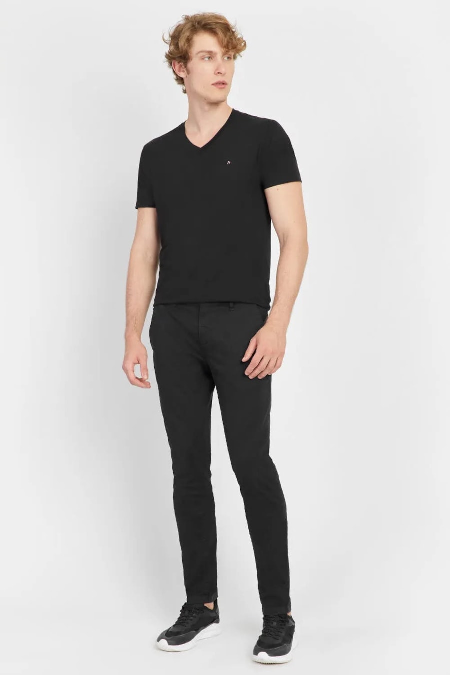 Calça Chino Bolso Reto Color Sólida Preto — foto 2 de 5