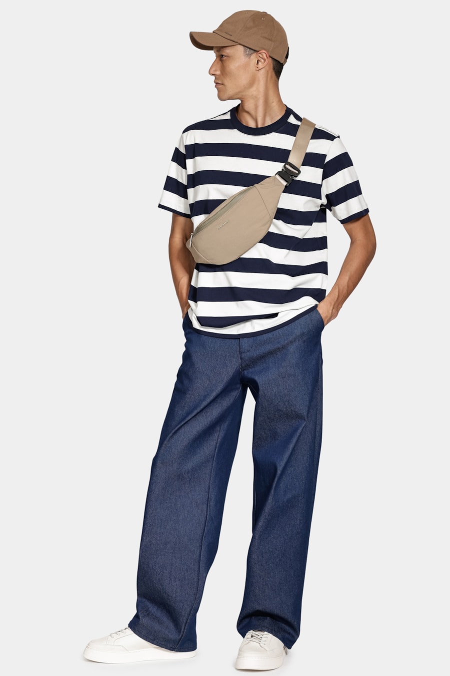 Calça Chino Clássica No Wash Azul Escuro — foto 2 de 7