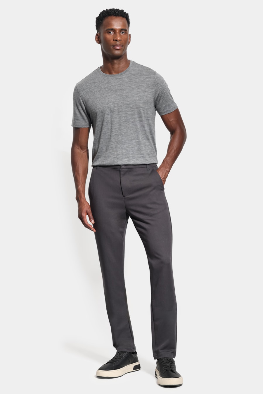 Calça Chino Clássica Slim Travel Chumbo — foto 2 de 5