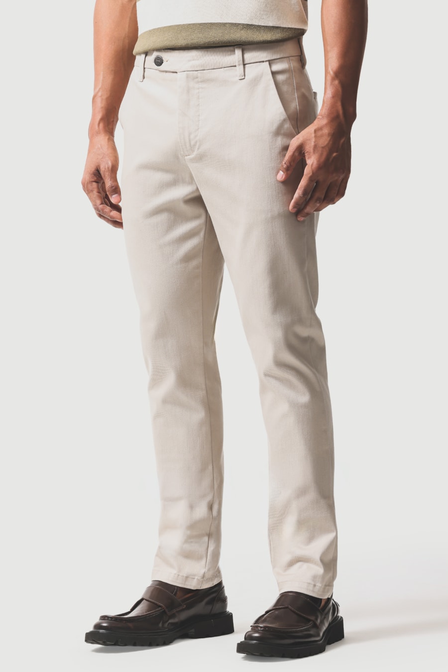 Calça Chino Color Cós Martelo Areia — foto 1 de 6