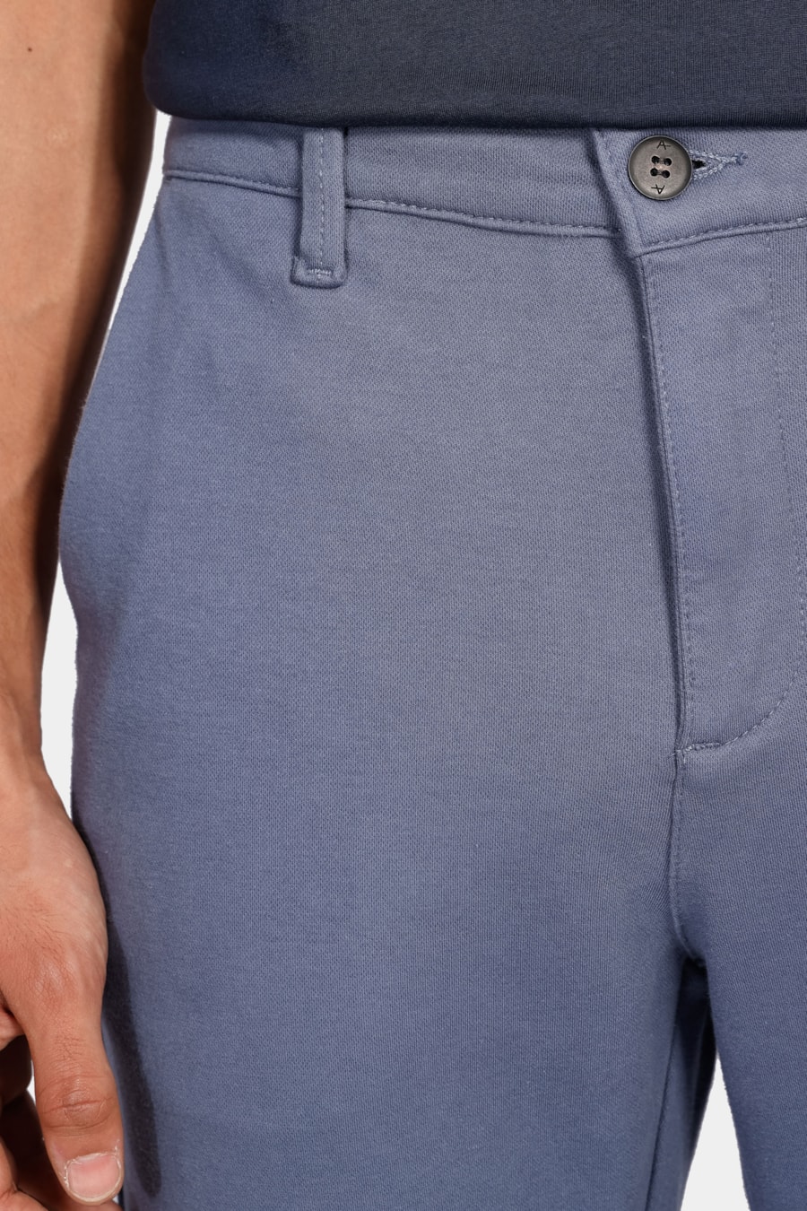 Calça Chino Color Regular Comfort Azul Índigo — foto 3 de 5