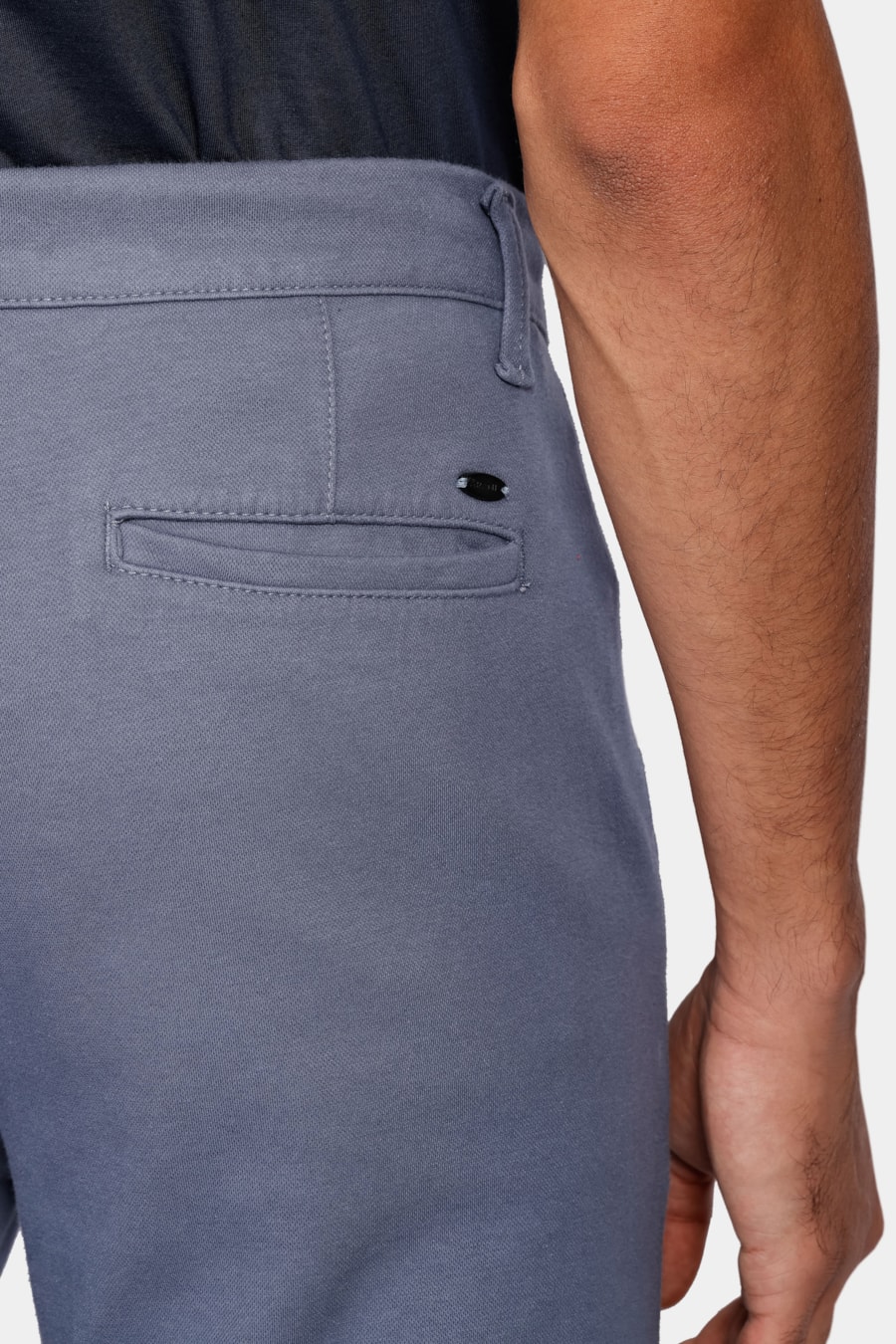 Calça Chino Color Regular Comfort Azul Índigo — foto 4 de 5