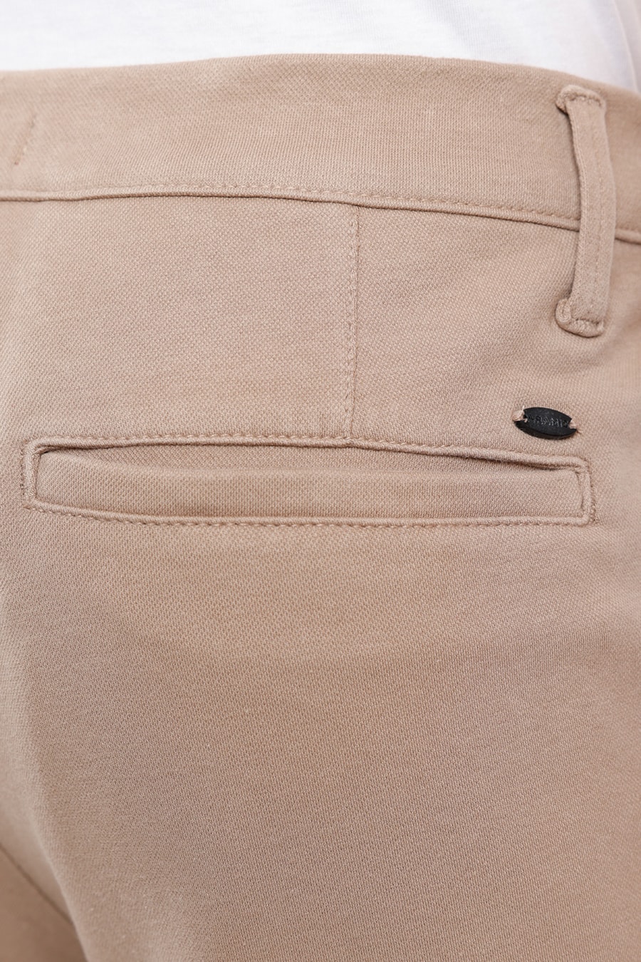 Calça Chino Color Regular Comfort Cáqui — foto 2 de 3