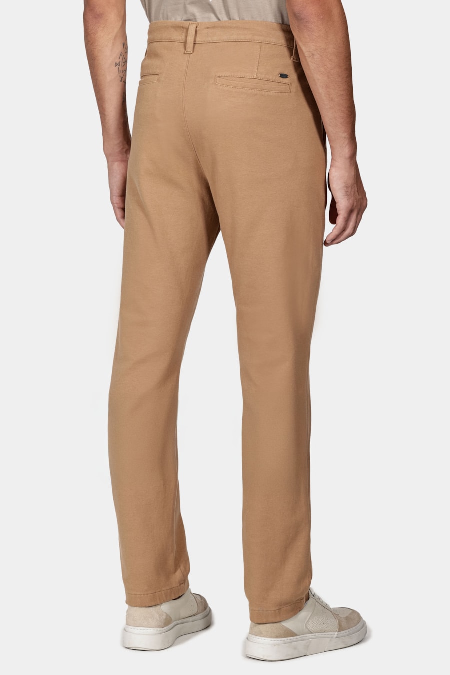 Calça Chino Color Regular Comfort Caramelo — foto 5 de 6