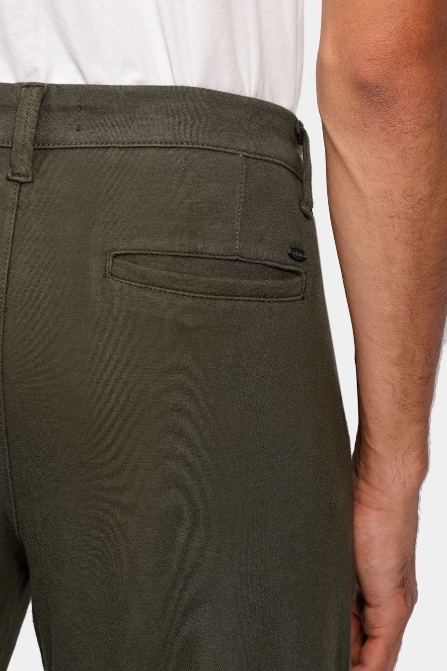 Calça Chino Color Regular Comfort Verde Militar — foto 4 de 5