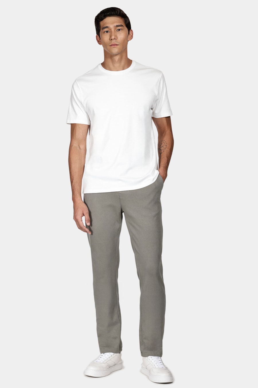 Calça Chino Color Regular Comfort Verde Oliva — foto 2 de 6