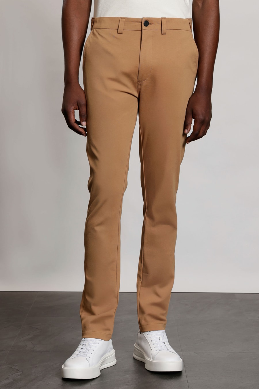 Calça Chino de Malha Moovex Caqui Safari 113 — foto 1 de 6