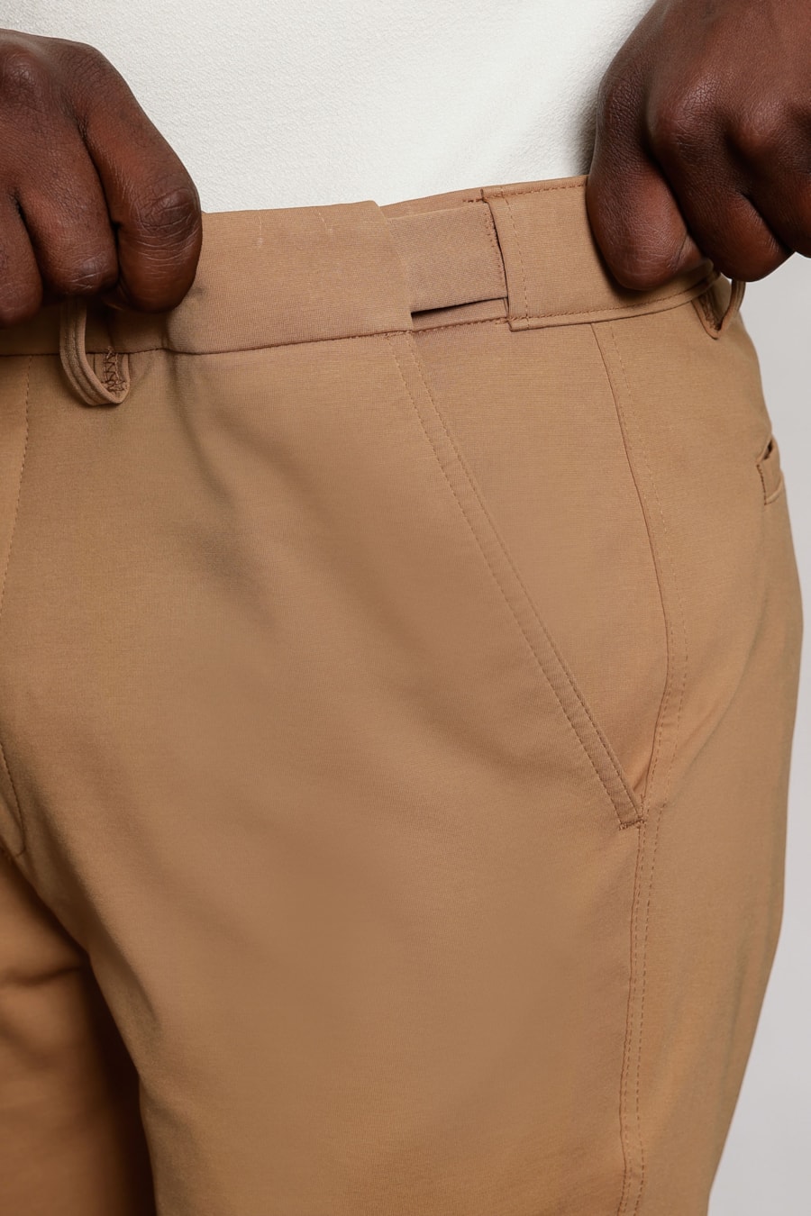 Calça Chino de Malha Moovex Caqui Safari 113 — foto 3 de 6