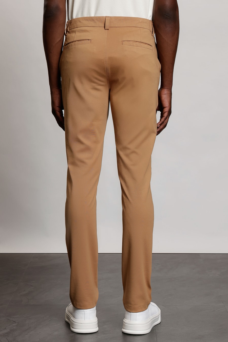 Calça Chino de Malha Moovex Caqui Safari 113 — foto 5 de 6