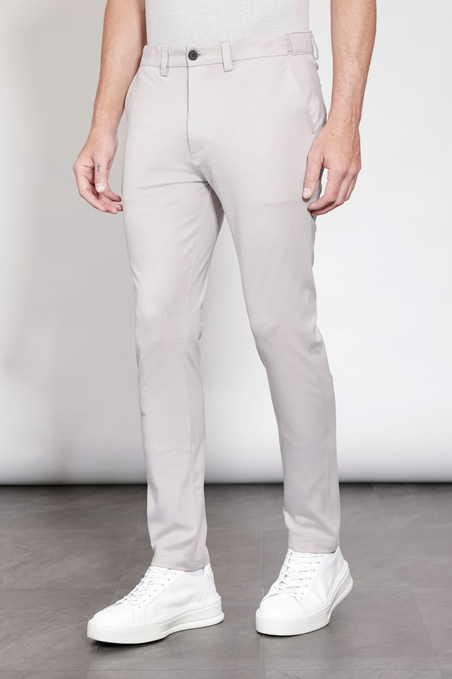 Calça Chino de Malha Moovex Cinza Claro — foto 1 de 6