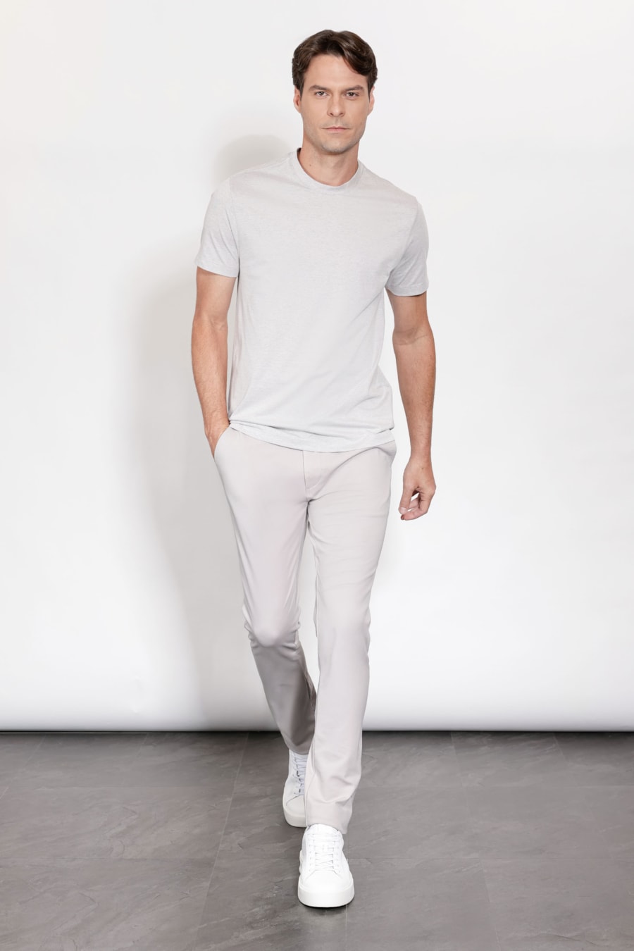 Calça Chino de Malha Moovex Cinza Claro — foto 2 de 6