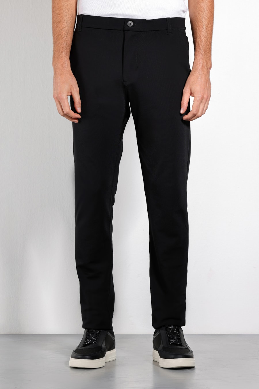 Calça Chino de Malha Urban Preto — foto 1 de 5