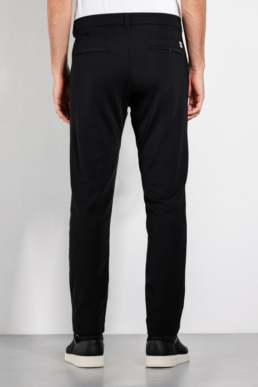 Calça Chino de Malha Urban Preto — foto 3 de 5