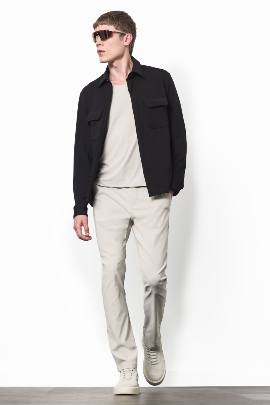 Calça Chino Elastic Cinza Claro — foto 2 de 7