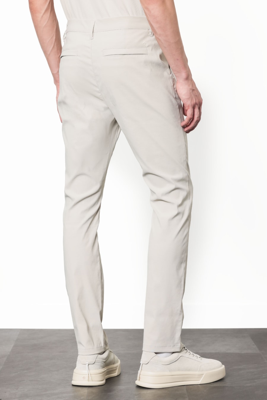 Calça Chino Elastic Cinza Claro — foto 5 de 7