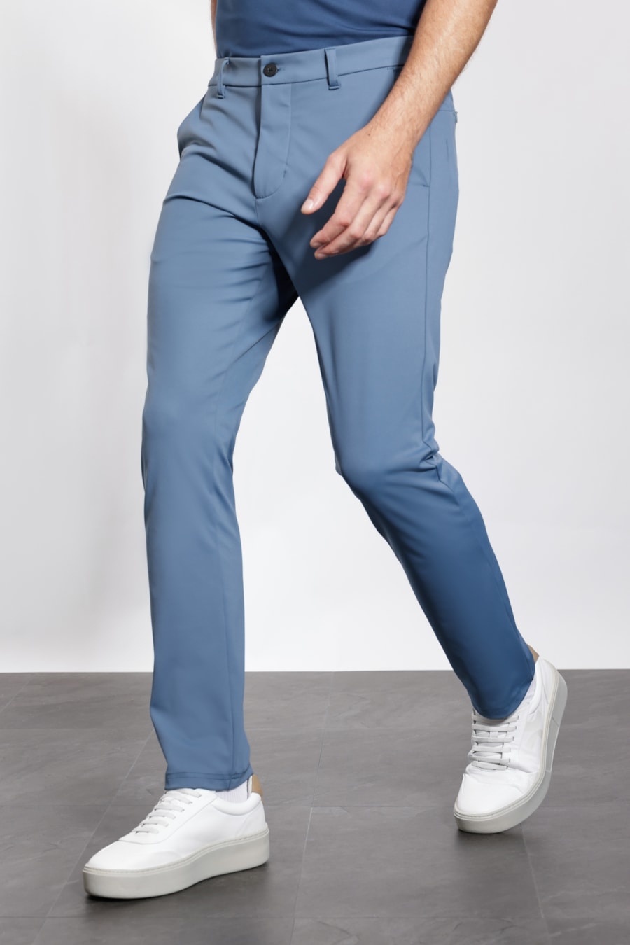 Calça Chino Liquid Repeler Antiodor Azul Indigo — foto 1 de 6