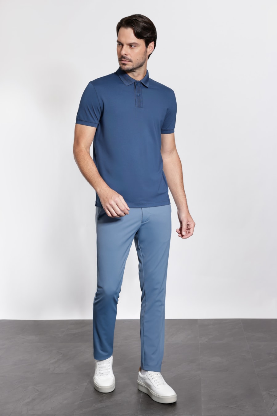 Calça Chino Liquid Repeler Antiodor Azul Indigo — foto 2 de 6