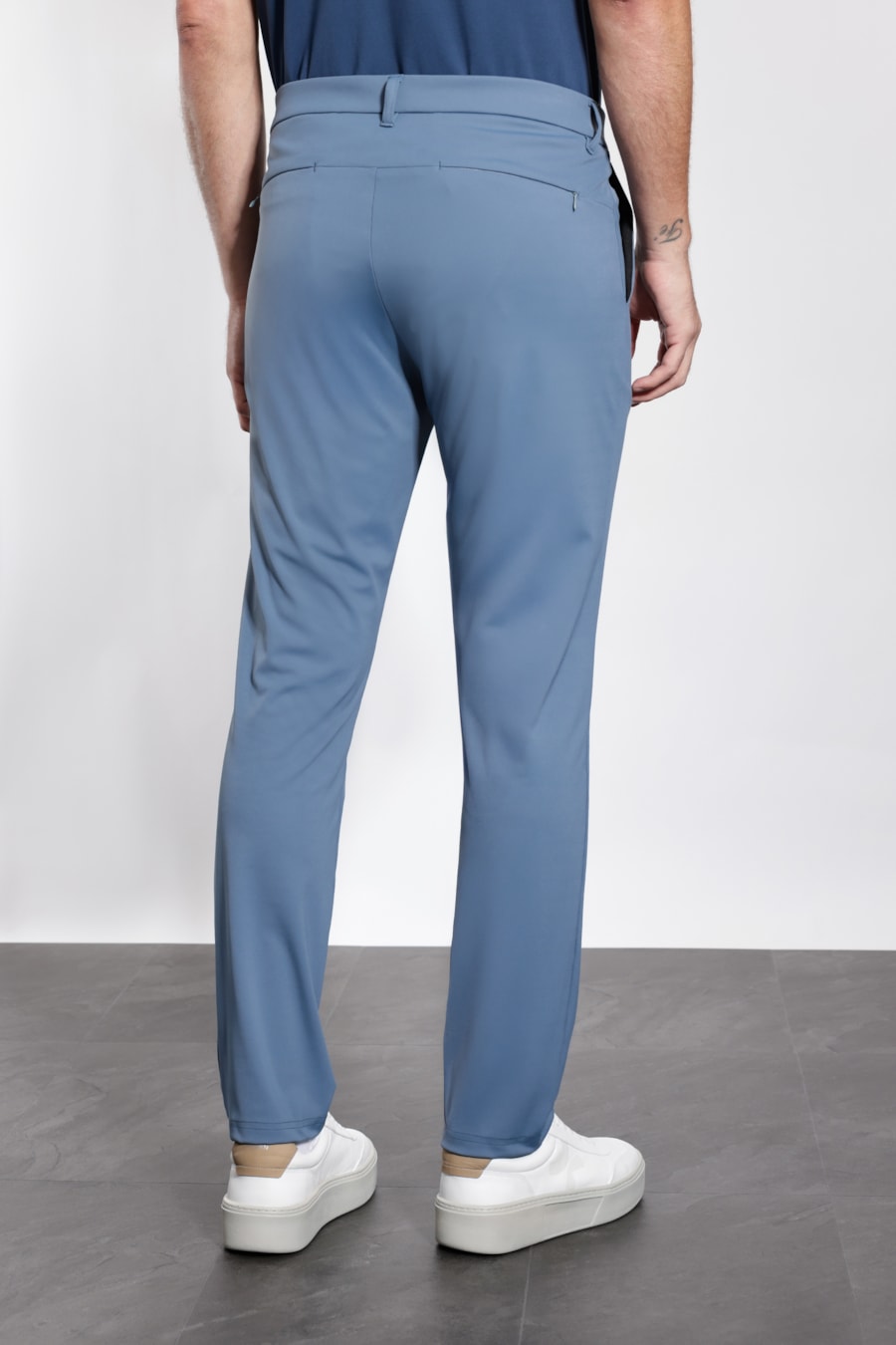 Calça Chino Liquid Repeler Antiodor Azul Indigo — foto 5 de 6