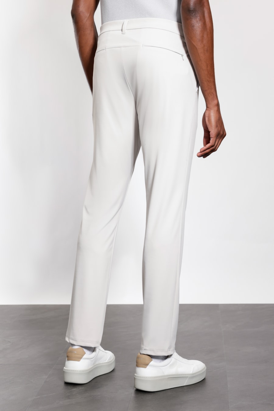 Calça Chino Liquid Repeler Antiodor Off White — foto 5 de 6
