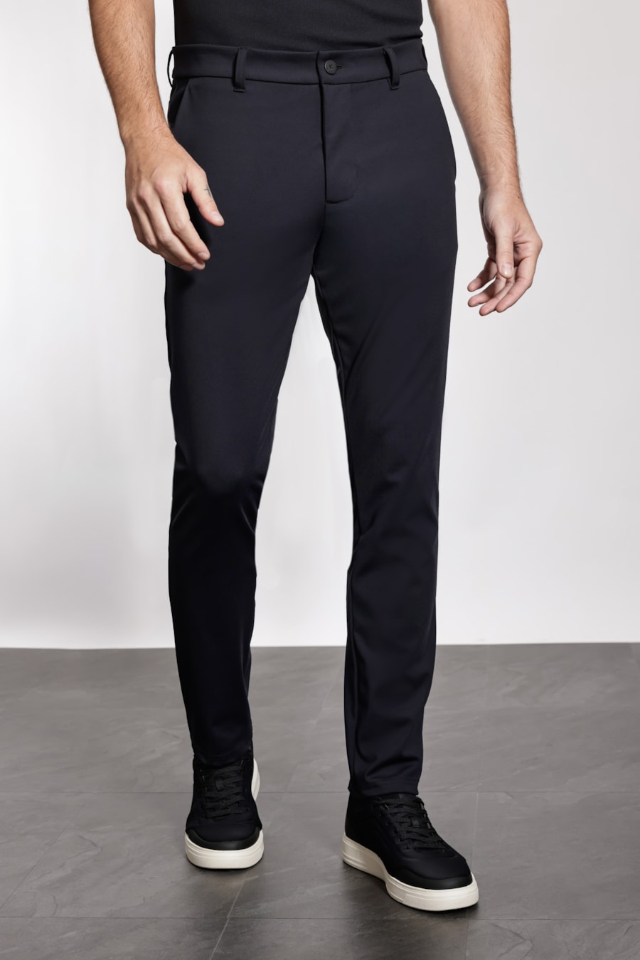 Calça Chino Liquid Repeler Antiodor Preto — foto 1 de 6