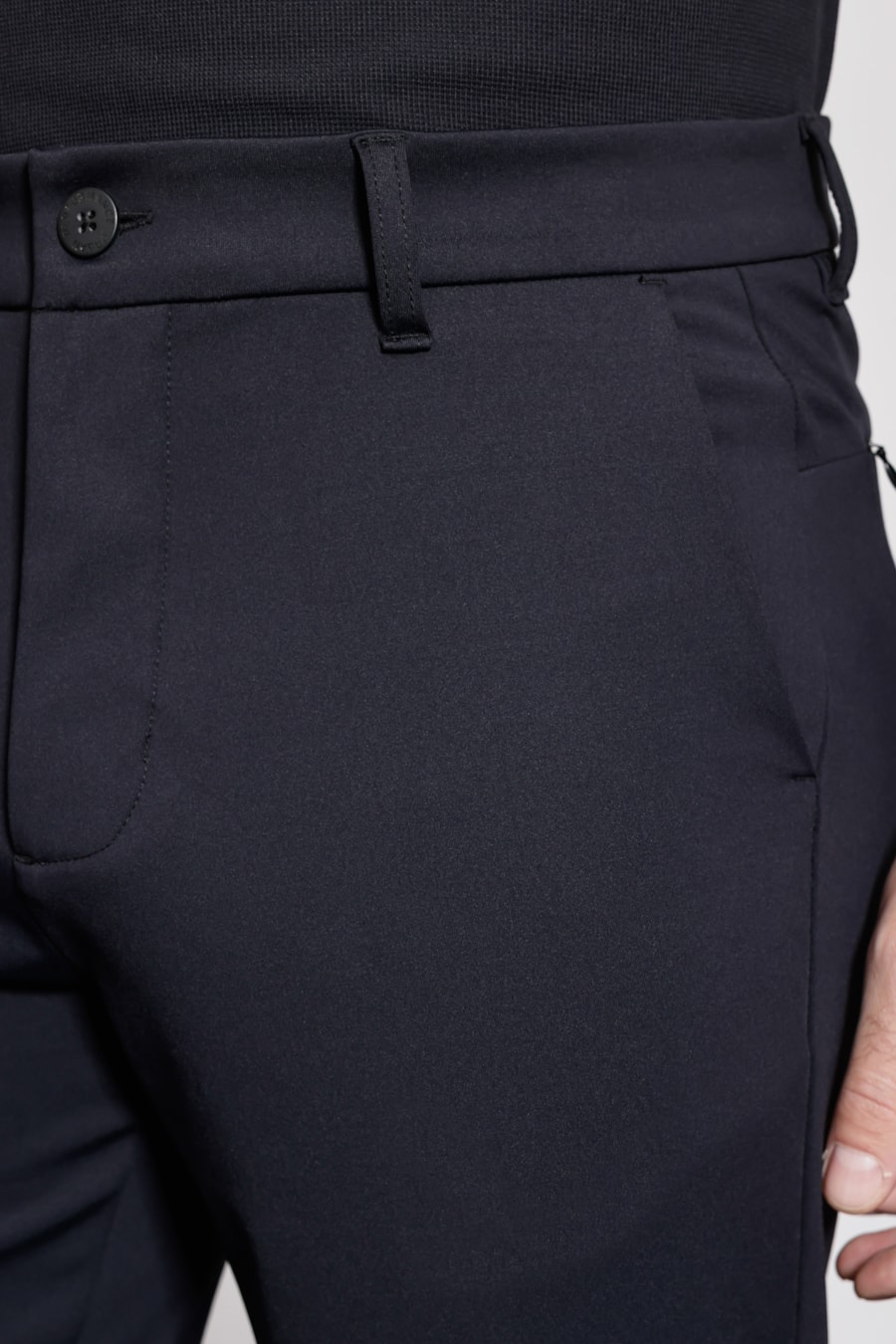Calça Chino Liquid Repeler Antiodor Preto — foto 3 de 6