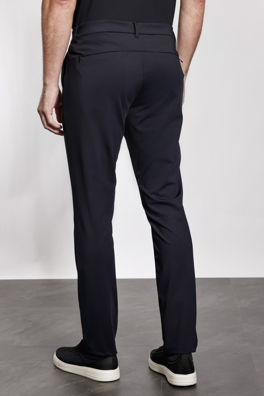 Calça Chino Liquid Repeler Antiodor Preto — foto 5 de 6