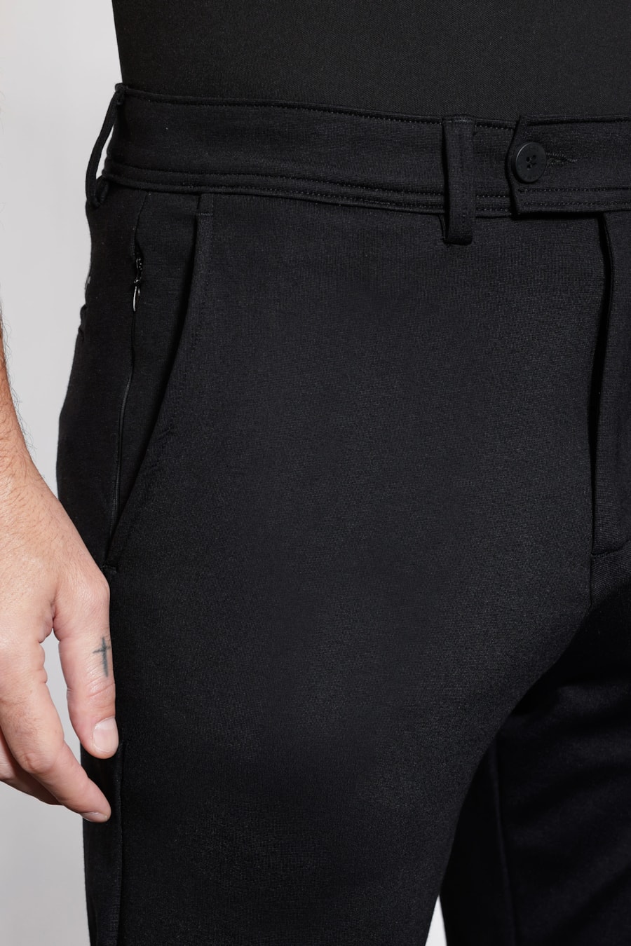 Calça Chino Malha Viscose Com Bolsos Preto — foto 3 de 6