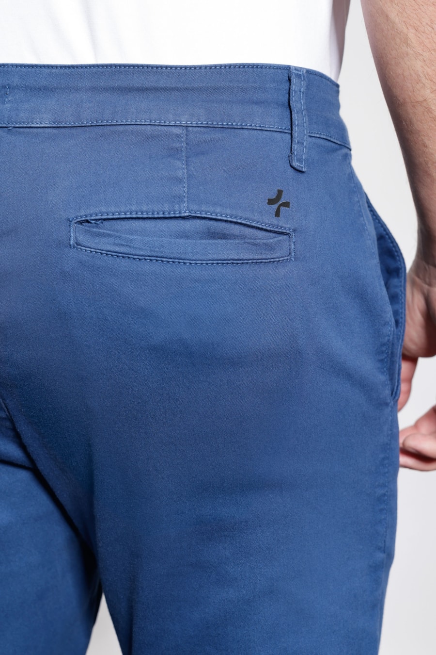 Calça Chino Skinny Antiodor Azul Indigo — foto 4 de 6