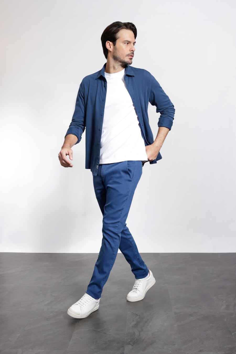Calça Chino Skinny Antiodor Azul Indigo — foto 2 de 6