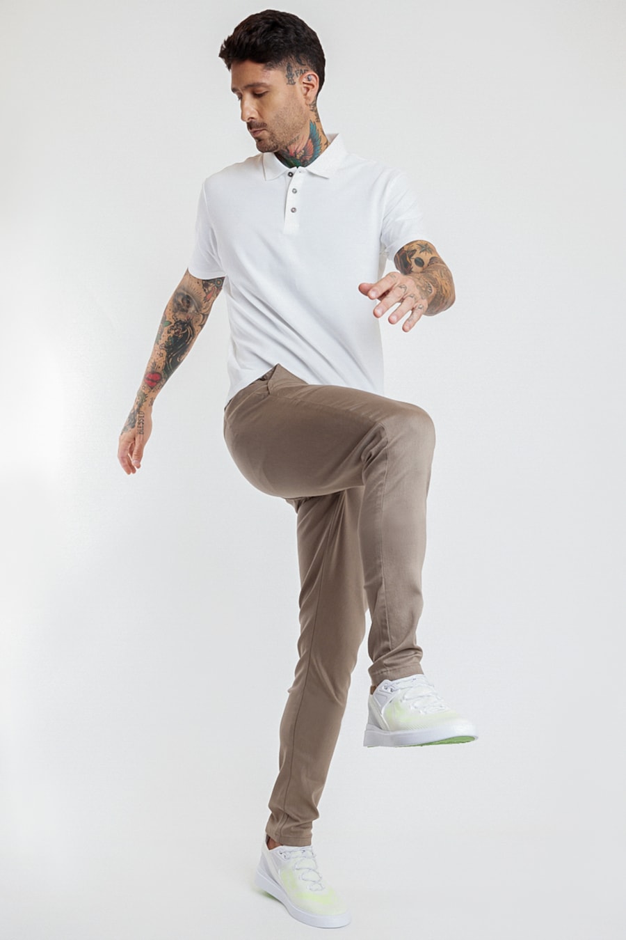 Calça Chino Skinny Antiodor Caqui — foto 6 de 7