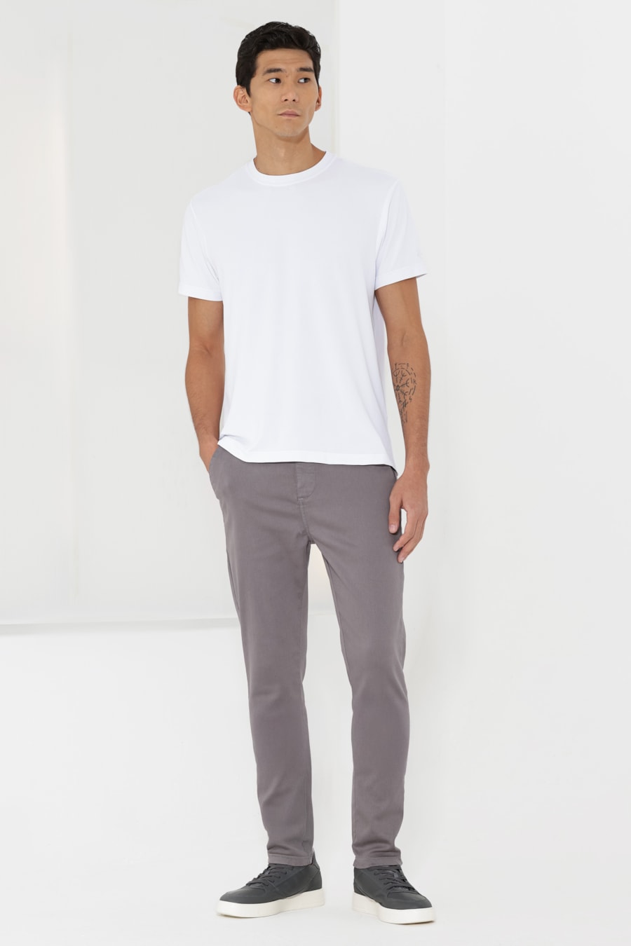 Calça Chino Skinny Antiodor Cinza — foto 2 de 6