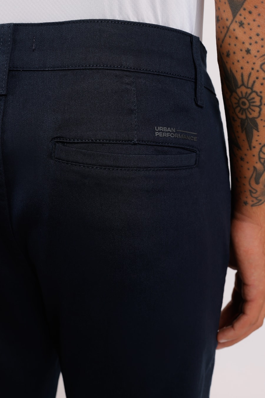 Calça Chino Skinny Antiodor Marinho — foto 4 de 6