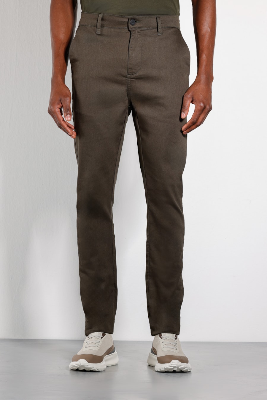 Calça Chino Skinny Antiodor Verde Militar — foto 1 de 6