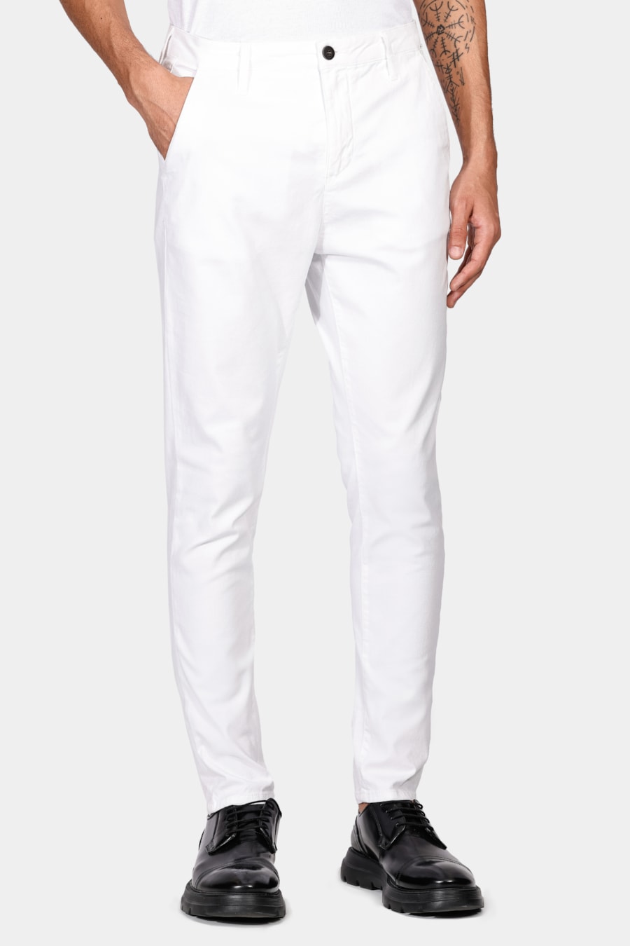 Calça Chino Skinny Sarjada Branco Osso — foto 1 de 5